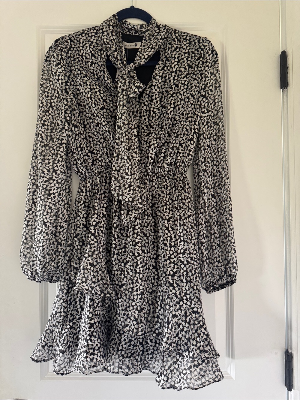 Black & White Floral Tie-Neck Casual Dress